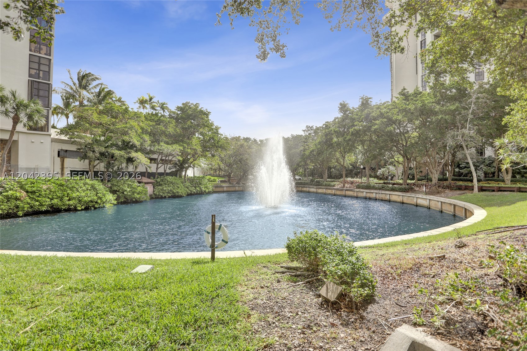 TOWERS OF QUAYSIDE CONDO - Residential