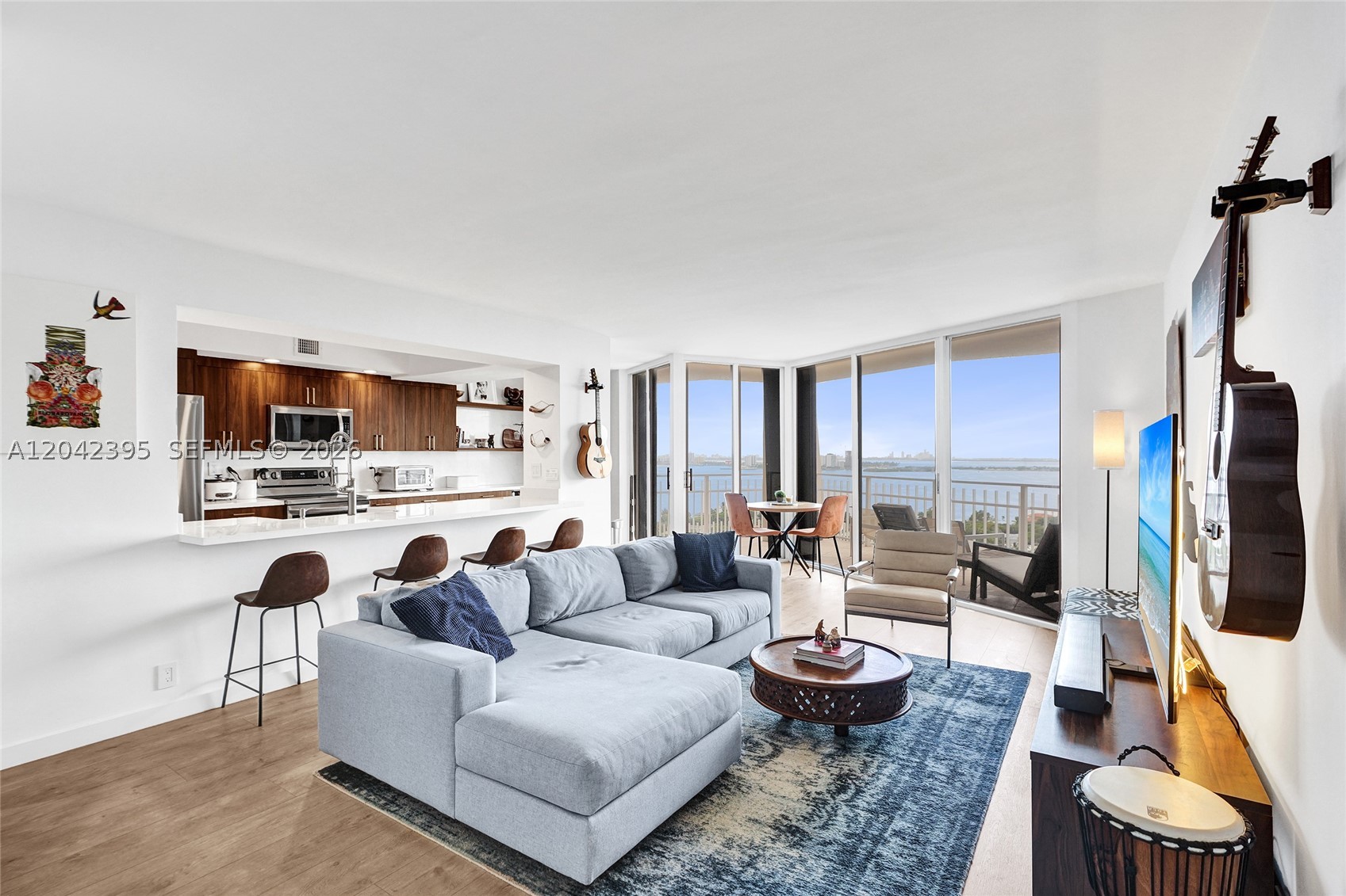 TOWERS OF QUAYSIDE CONDO - Residential