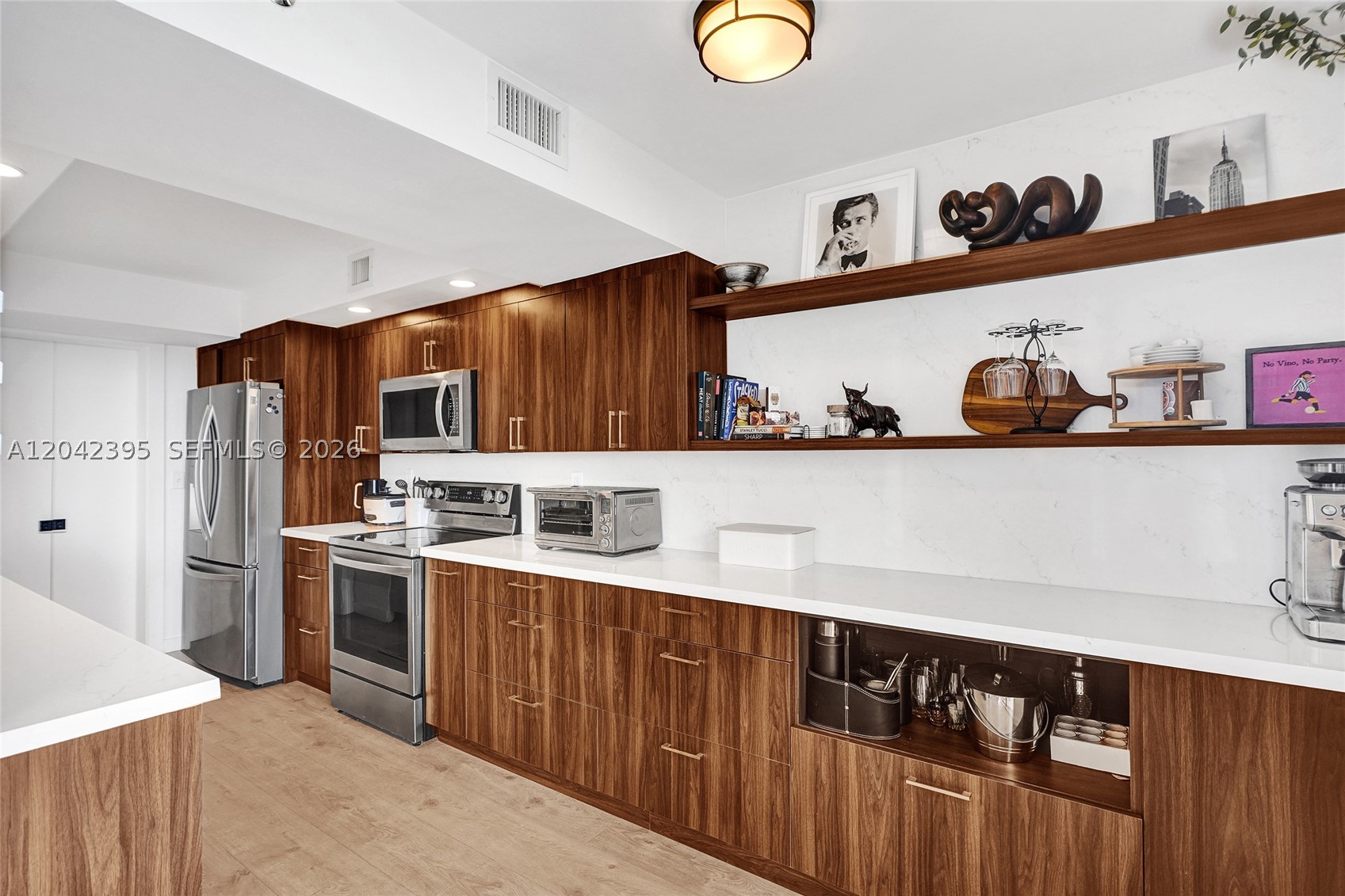 TOWERS OF QUAYSIDE CONDO - Residential