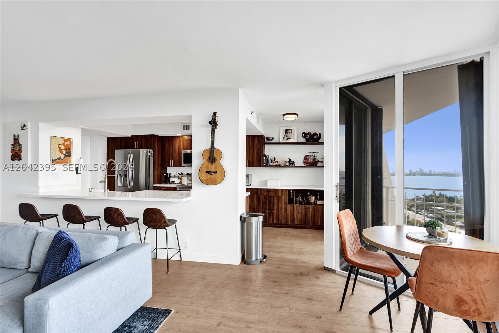 TOWERS OF QUAYSIDE CONDO - Residential