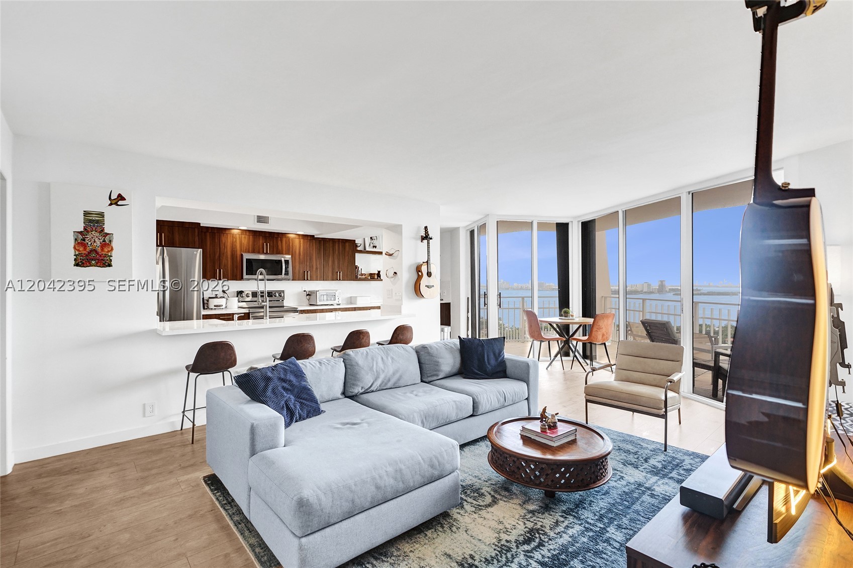 TOWERS OF QUAYSIDE CONDO - Residential