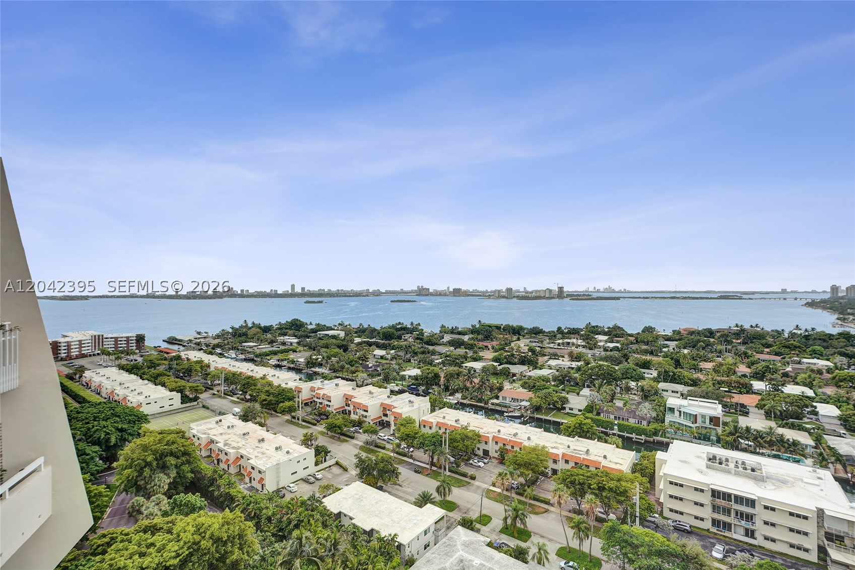 TOWERS OF QUAYSIDE CONDO - Residential