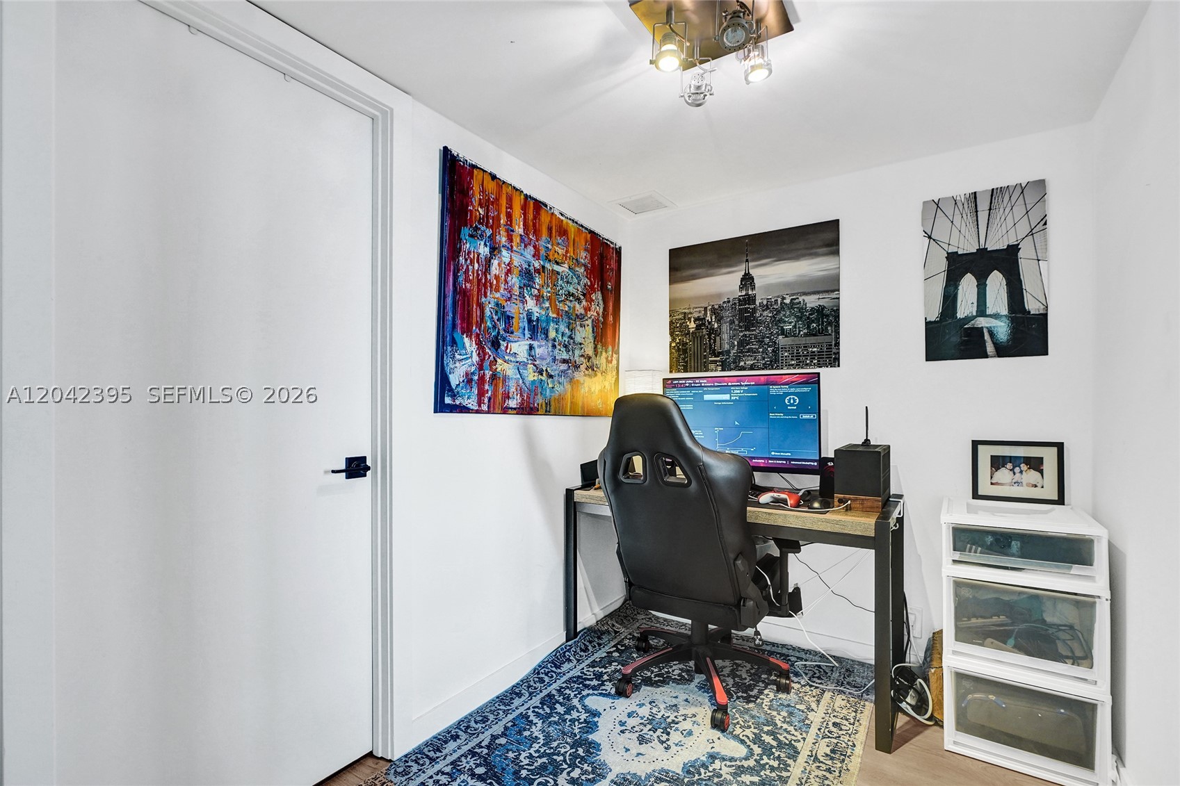 TOWERS OF QUAYSIDE CONDO - Residential