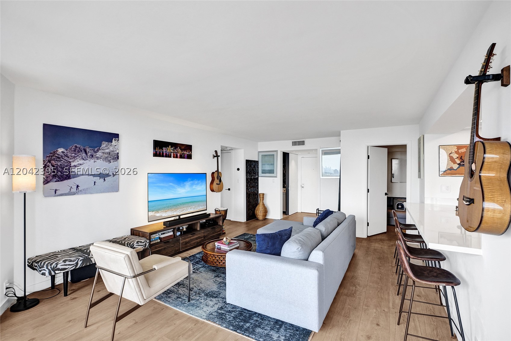 TOWERS OF QUAYSIDE CONDO - Residential