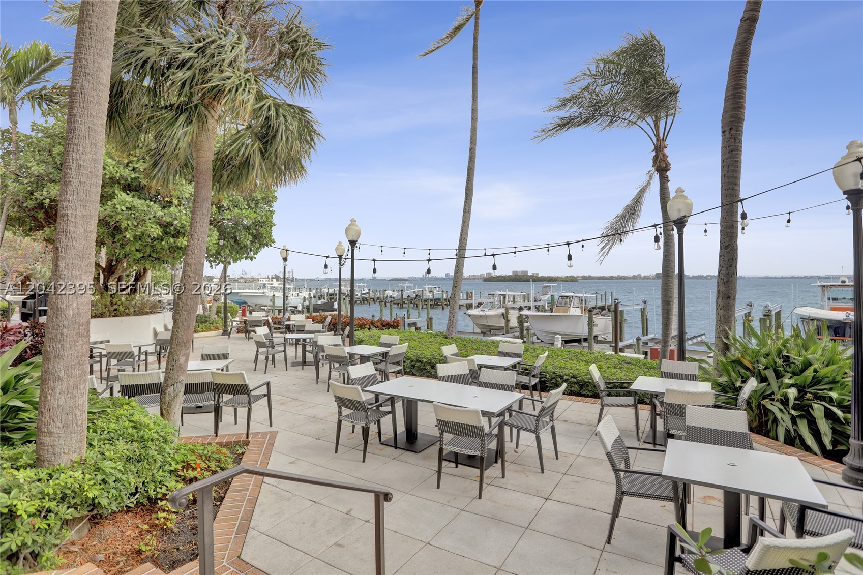 TOWERS OF QUAYSIDE CONDO - Residential