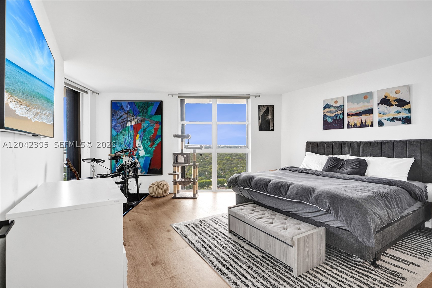 TOWERS OF QUAYSIDE CONDO - Residential