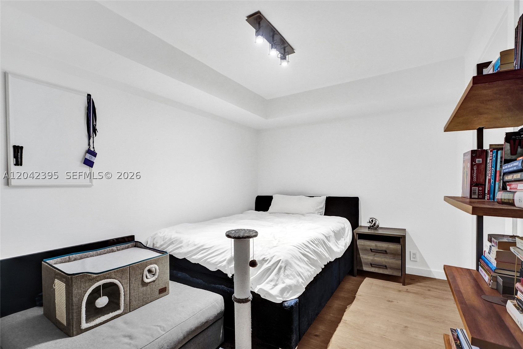 TOWERS OF QUAYSIDE CONDO - Residential