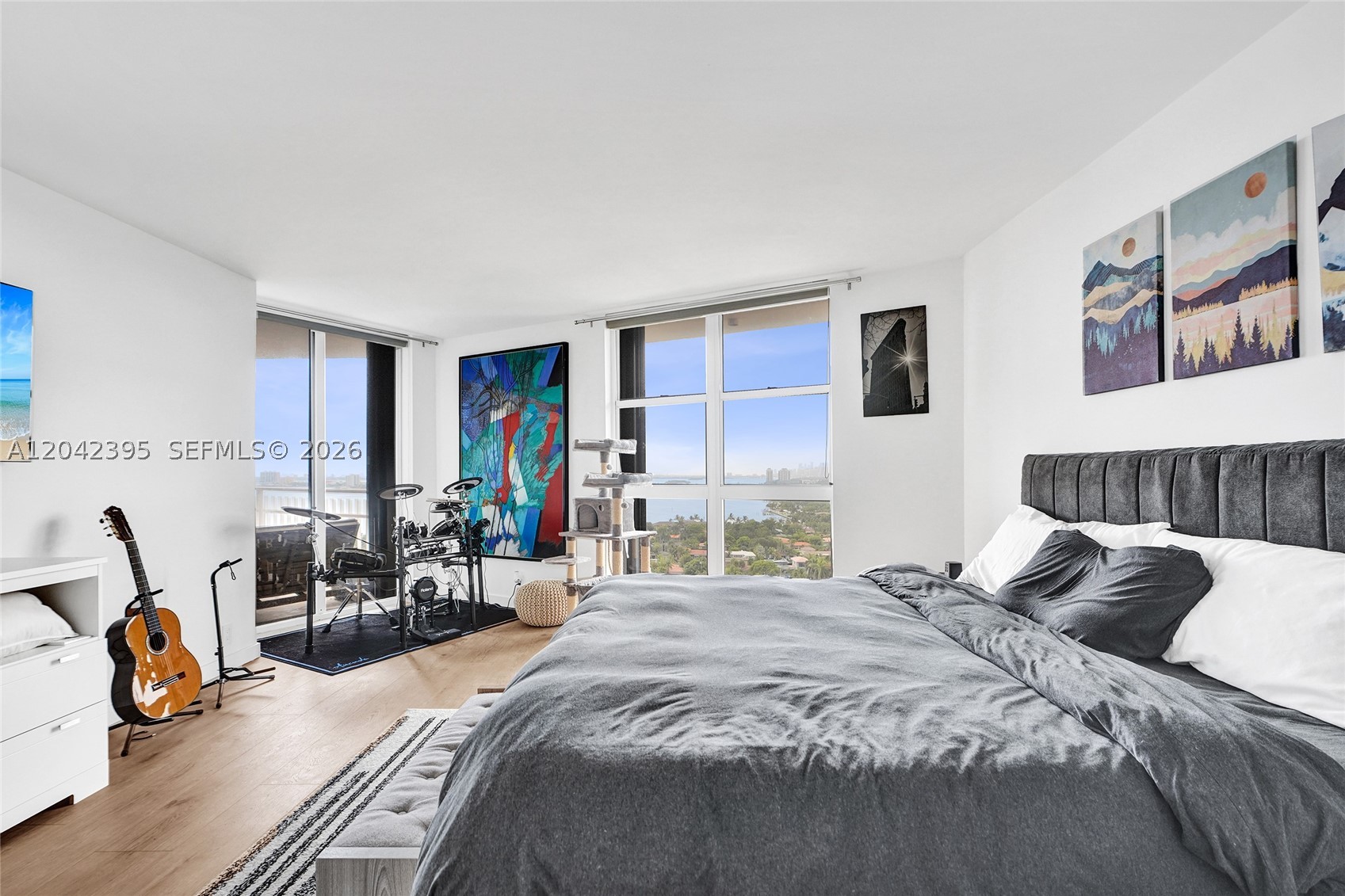 TOWERS OF QUAYSIDE CONDO - Residential