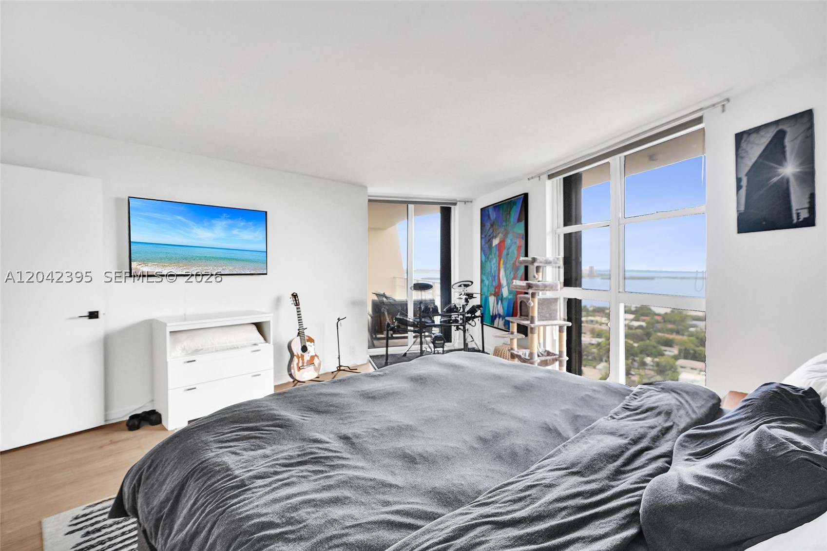 TOWERS OF QUAYSIDE CONDO - Residential