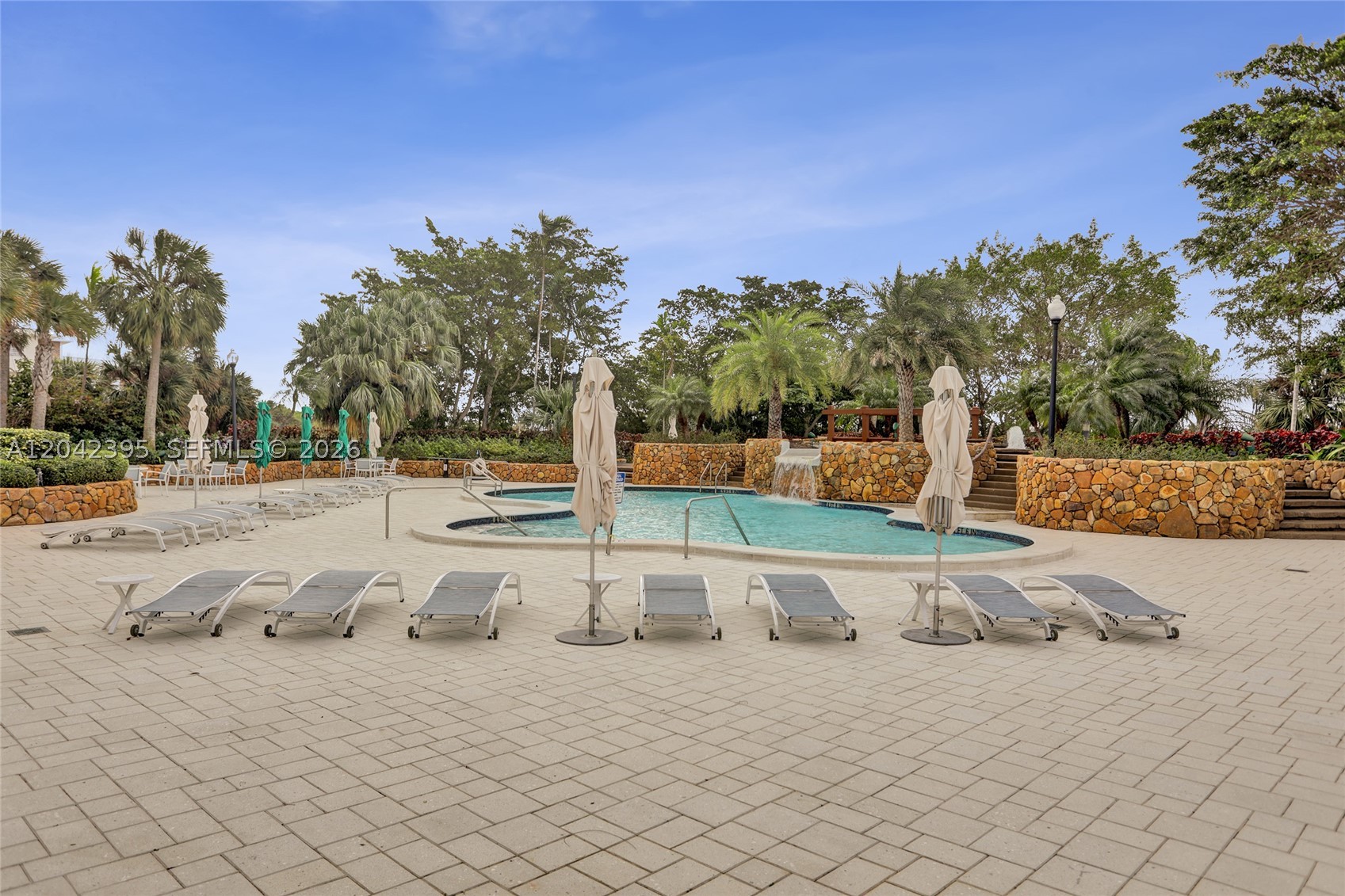 TOWERS OF QUAYSIDE CONDO - Residential