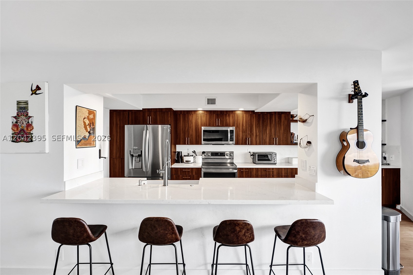 TOWERS OF QUAYSIDE CONDO - Residential