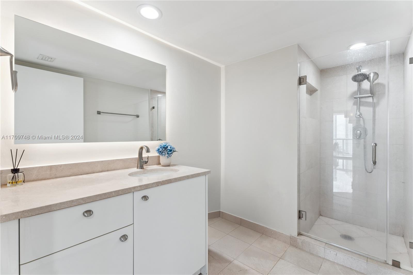 OCEANIA V CONDO - Residential