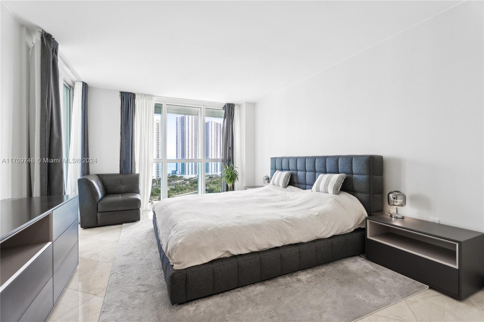 OCEANIA V CONDO - Residential