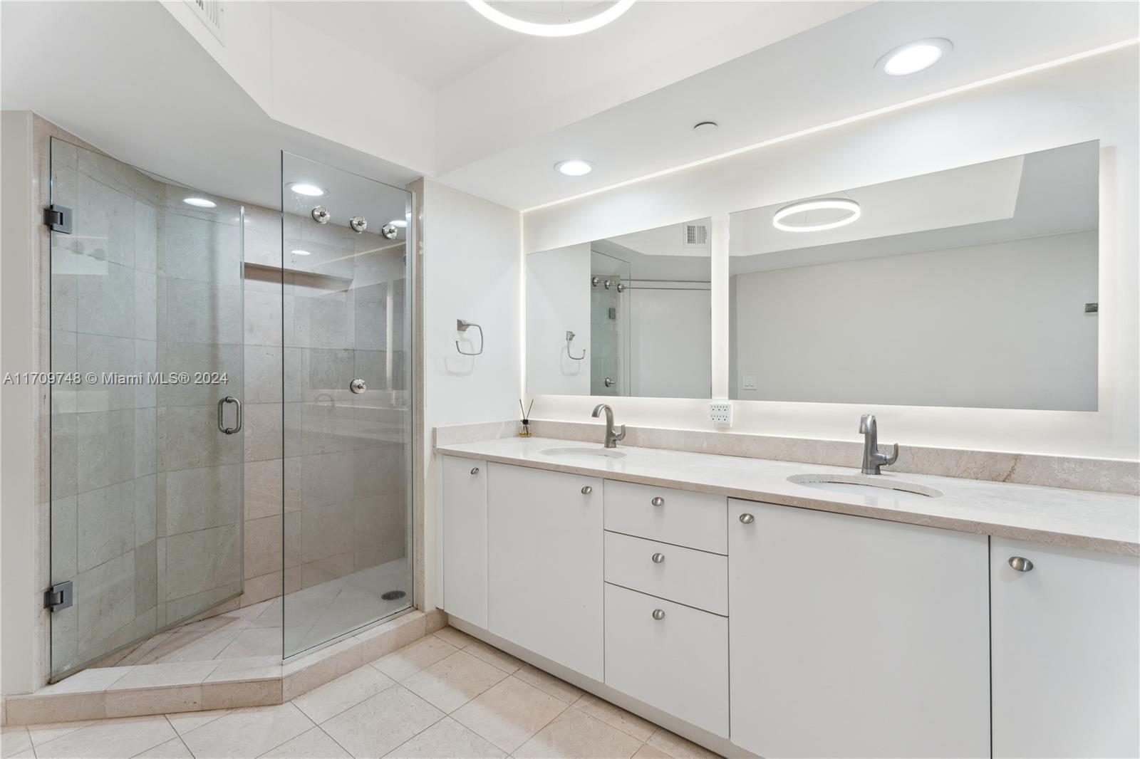 OCEANIA V CONDO - Residential