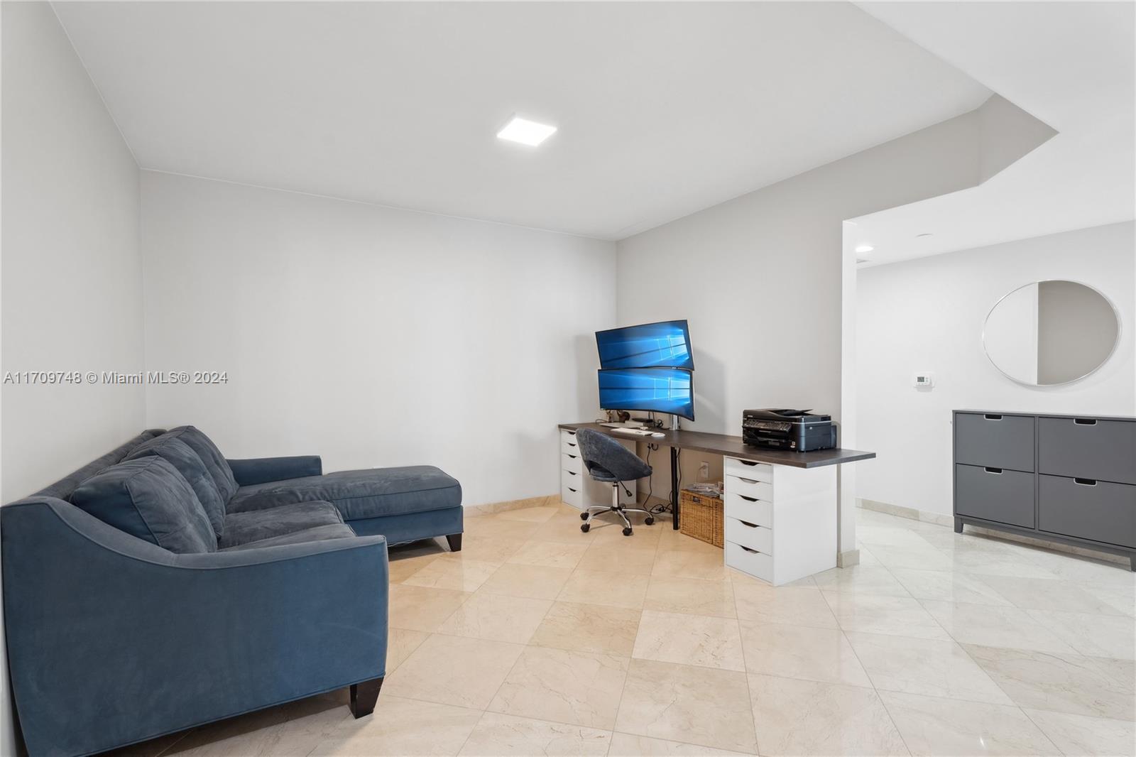 OCEANIA V CONDO - Residential