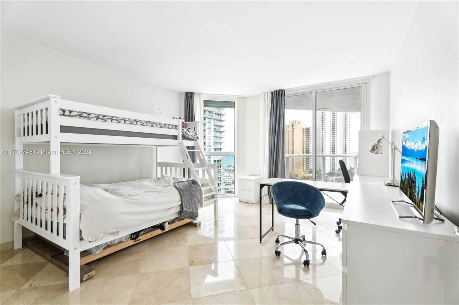 OCEANIA V CONDO - Residential
