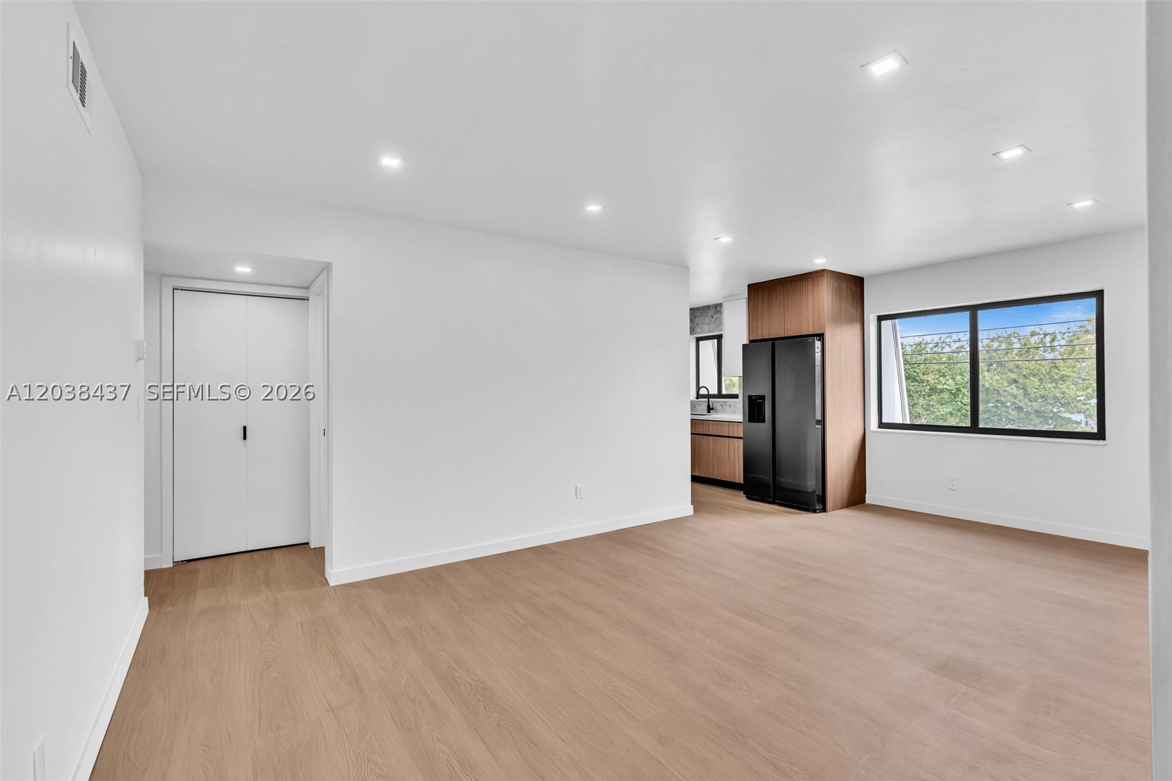 CORAL POINT - Residential Lease
