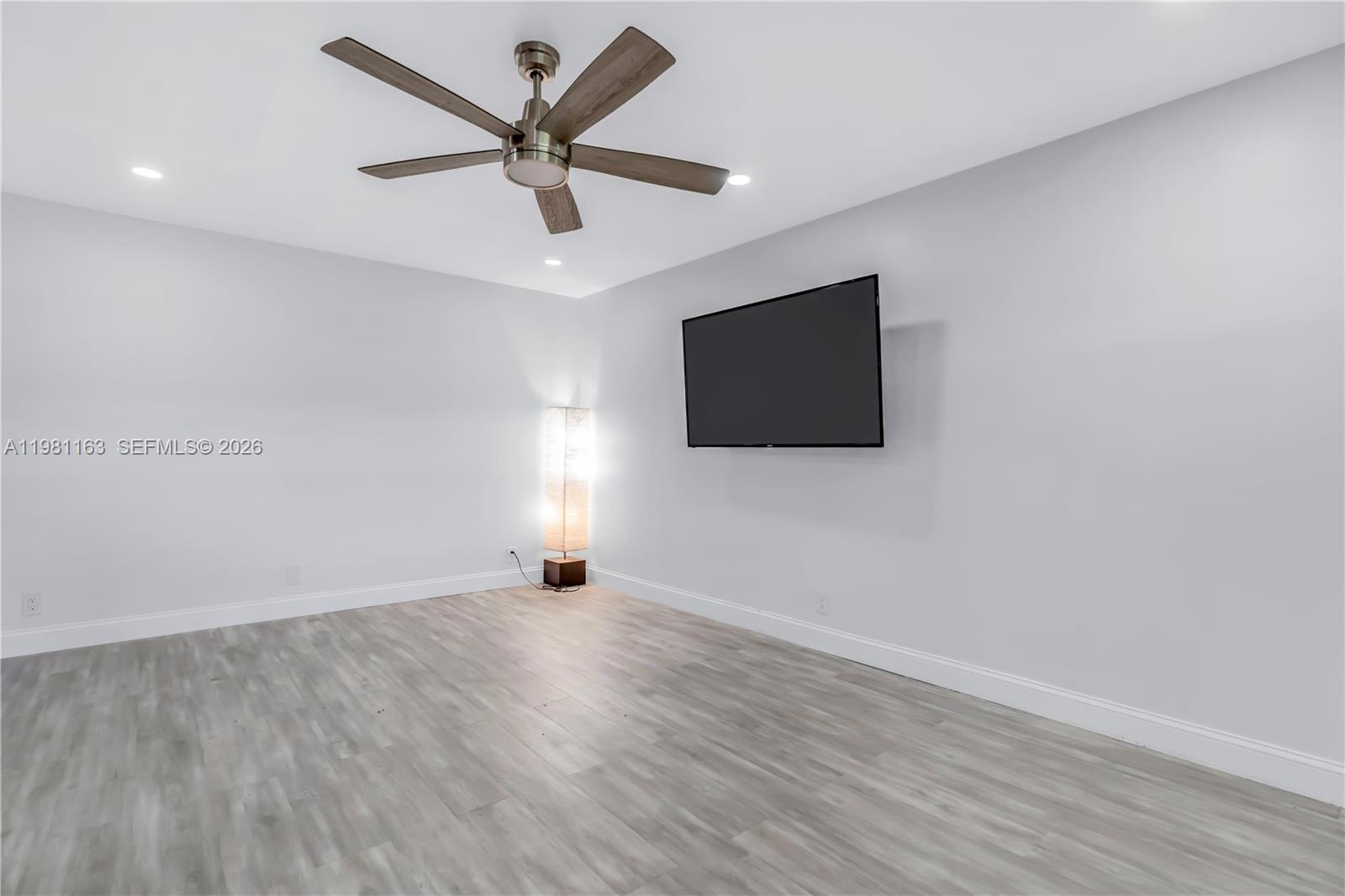BEVERLY HILLS CONDO NUMBE - Residential