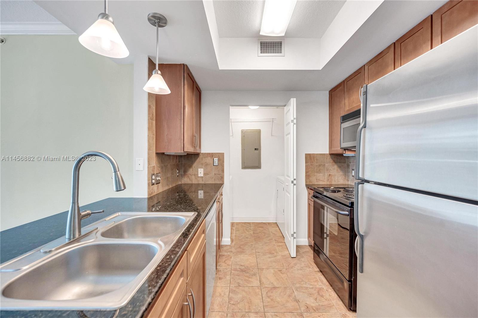 CITE CONDO - Residential Lease