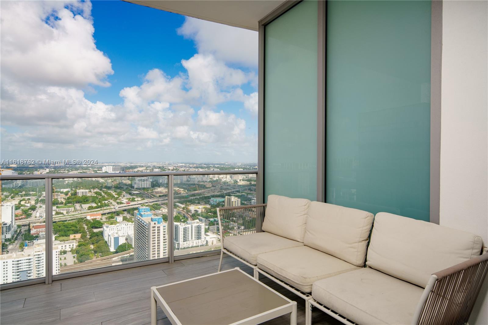 PARAMOUNT MIAMI WORLDCENT - Residential