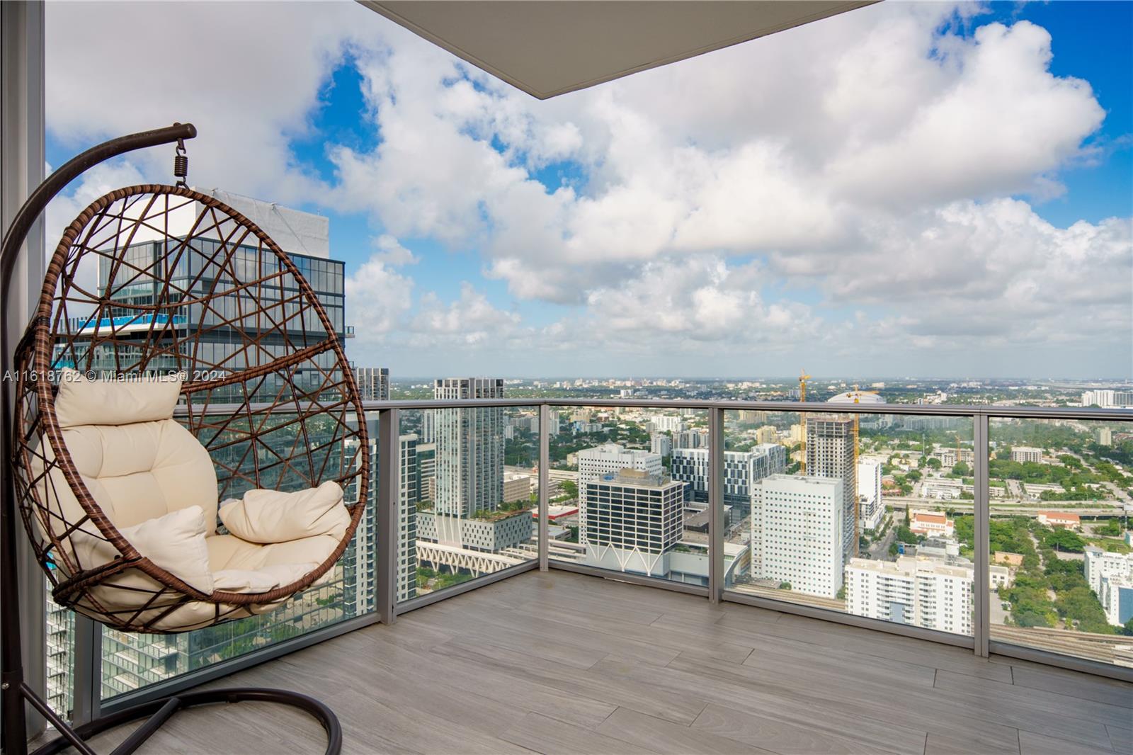 PARAMOUNT MIAMI WORLDCENT - Residential