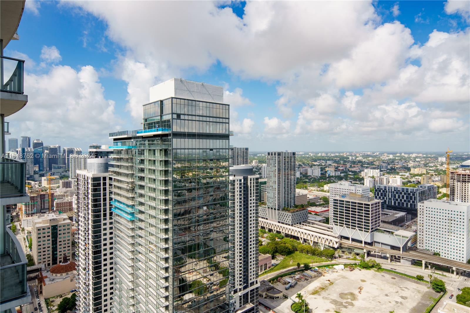 PARAMOUNT MIAMI WORLDCENT - Residential
