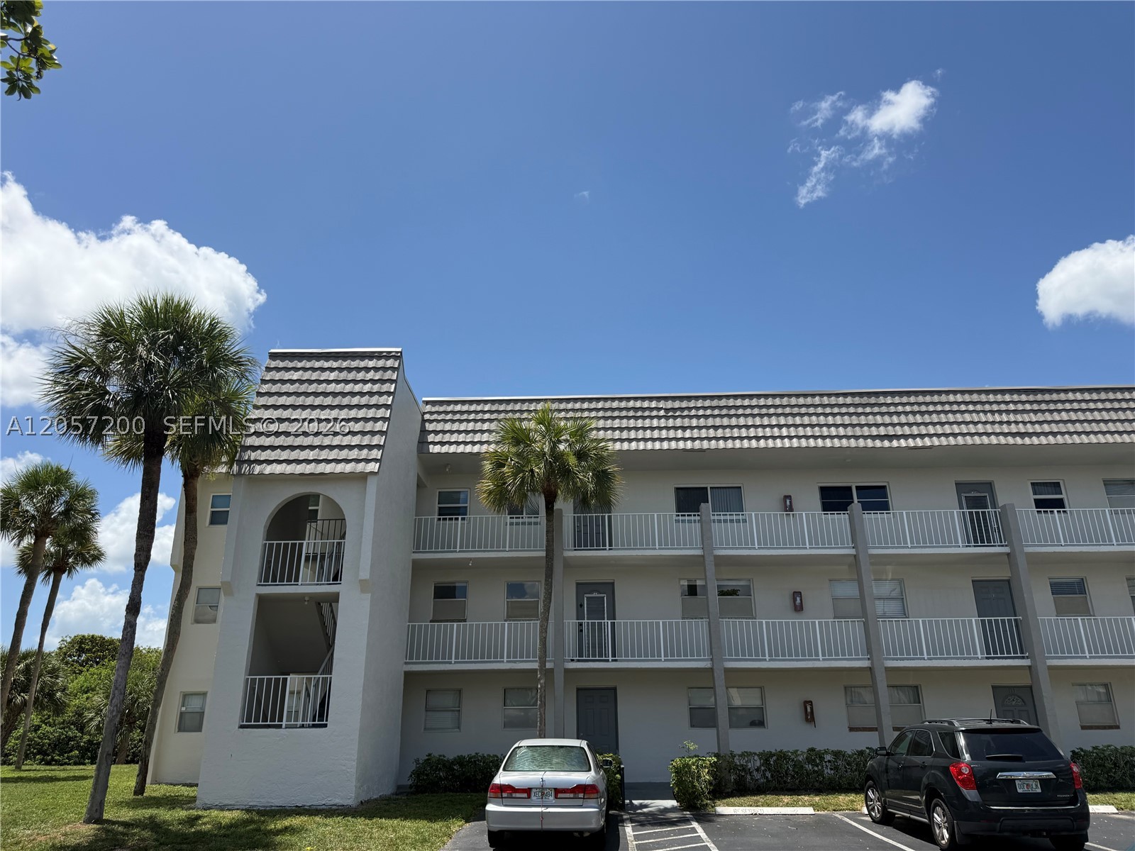 Bright and airy 2-bedroom, 2-bath residence in the desirable +55 community of Sunrise Lakes Phase 2. This well maintained unit features a spacious living area filled with natural light and a screened in balcony perfect for relaxing and enjoying the canal view. this vibrant +55 community offers pool, tennis, fitness center, Community room.
Minimum credit score 700 credit, one resident at least must be +55.