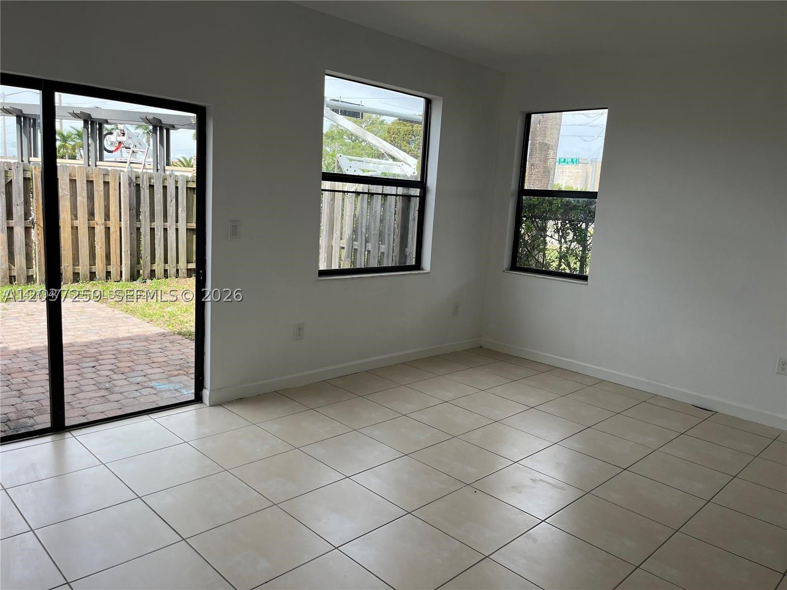COCO PALM ESTATES - Residential Lease