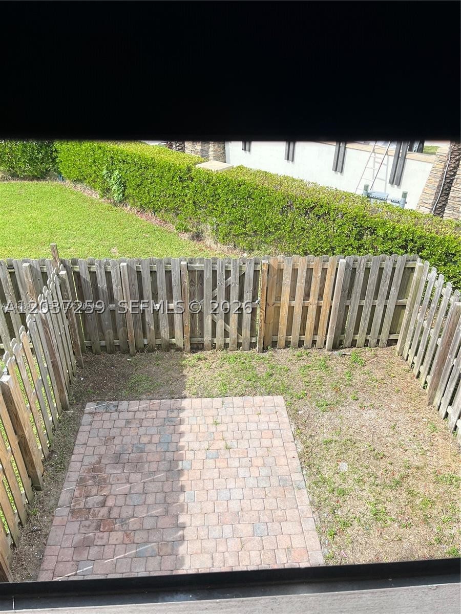 COCO PALM ESTATES - Residential Lease