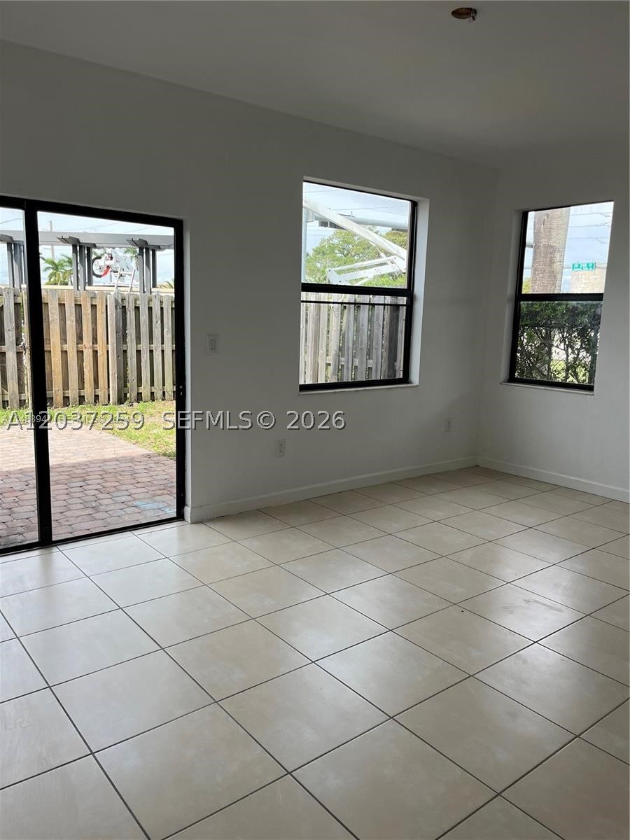 COCO PALM ESTATES - Residential Lease