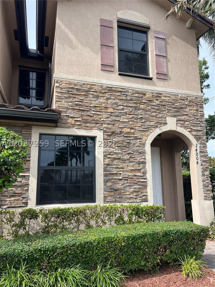 COCO PALM ESTATES - Residential Lease
