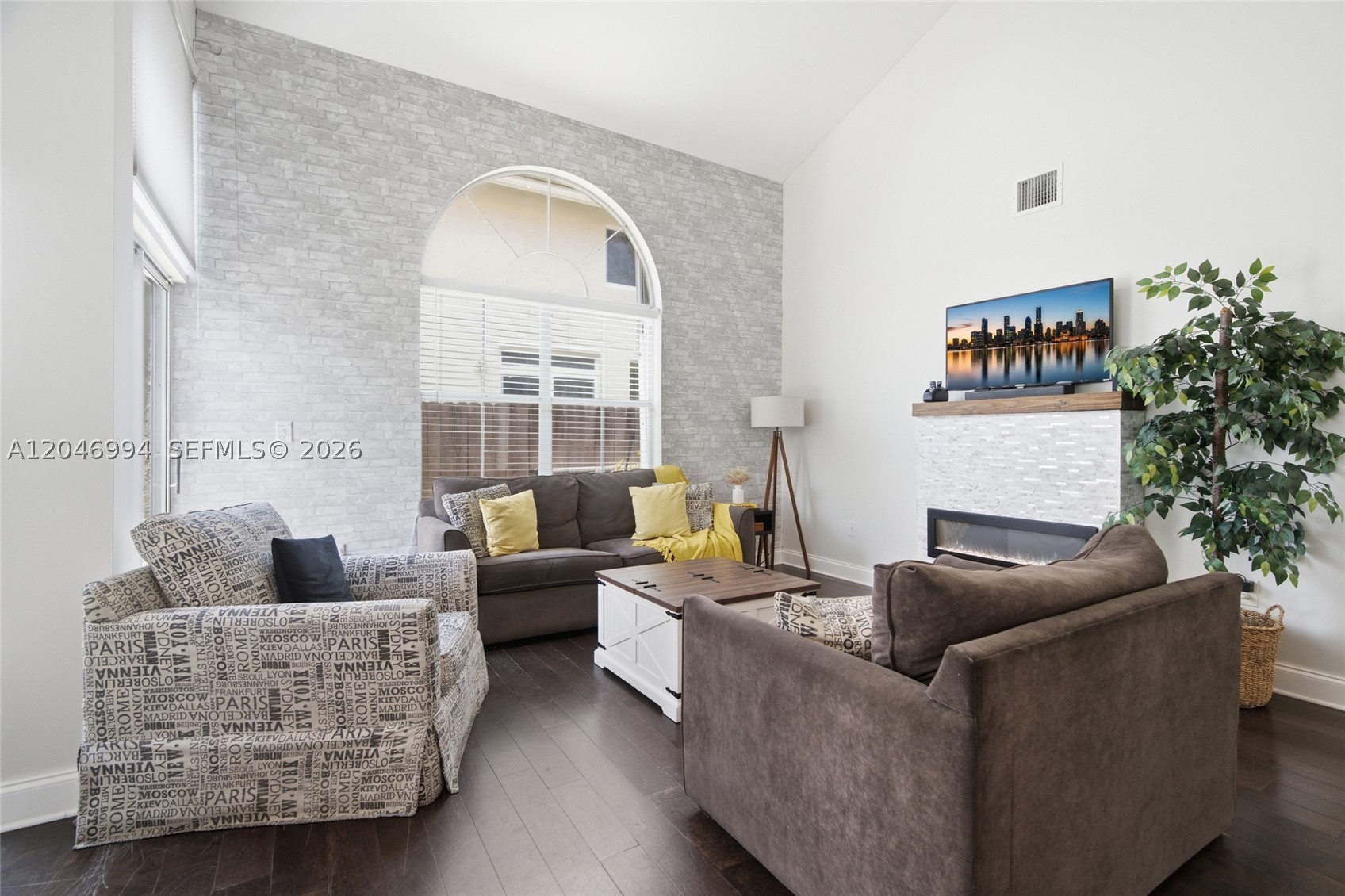 EMERALD POINTE - Residential