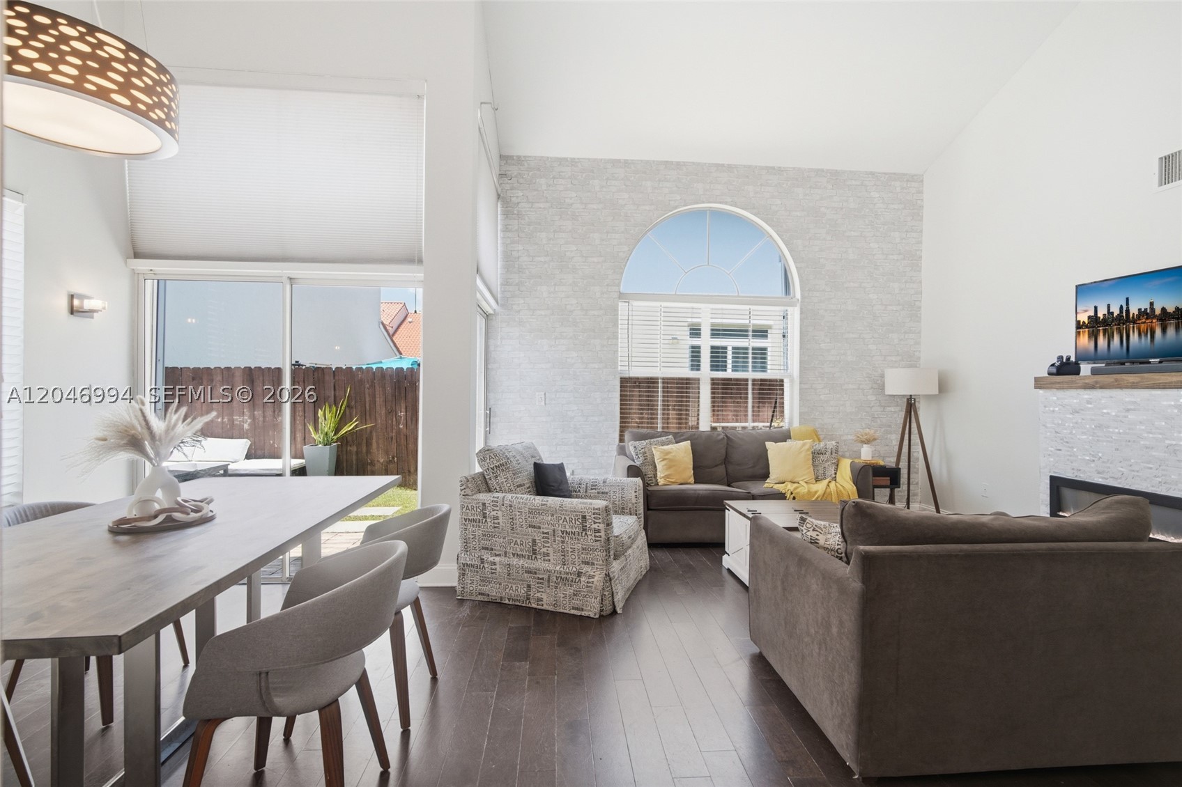 EMERALD POINTE - Residential