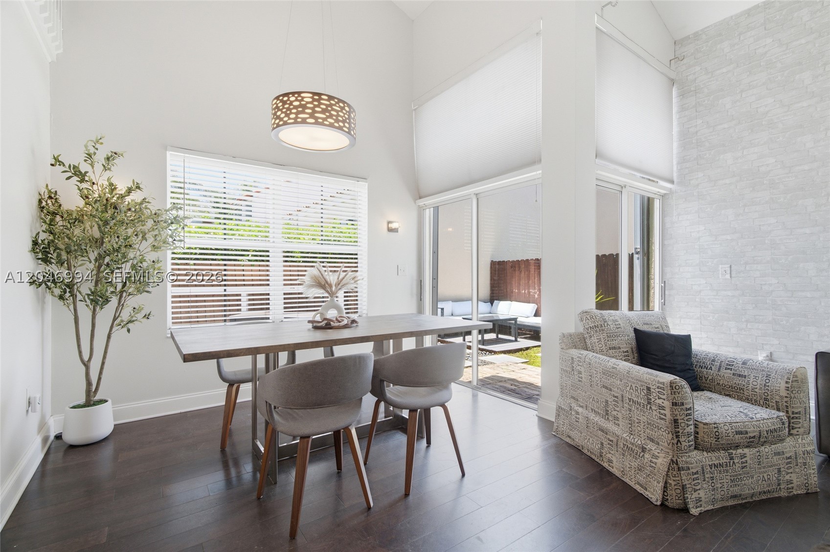 EMERALD POINTE - Residential