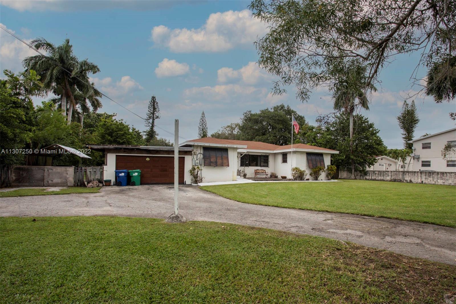 Remarkable acre proerty with 3/2 home. Fed Reserve Bnk Nov 2022 says median listing price Miami Dade $660,000, R E report by Urban Land Inst said Miami was in top 10 cities Nationwide for growth in 2023. Nat Home Builders say new home lots were avg 8,560 SF, The Nat. Assoc of Realtors said Oct 2022 reflected the 128th mo. of increased price gains. This is best priced acre lot with home in the area. Owner retiring & packing up. He"s motivated. He will review any & all written offers. Fenced yard, master BR conversion in Garage, eat-in Kitch, Liv rm, family rm opening onto outdoor deck. New roof 2019. Dont wait on this acre/home . Land is at a premium, if you have pets, kids, or just adore open space, come see and buy now. Sold as-s where-is. 24 hr notice pls. 1 mile from I95, 4miles to Bch