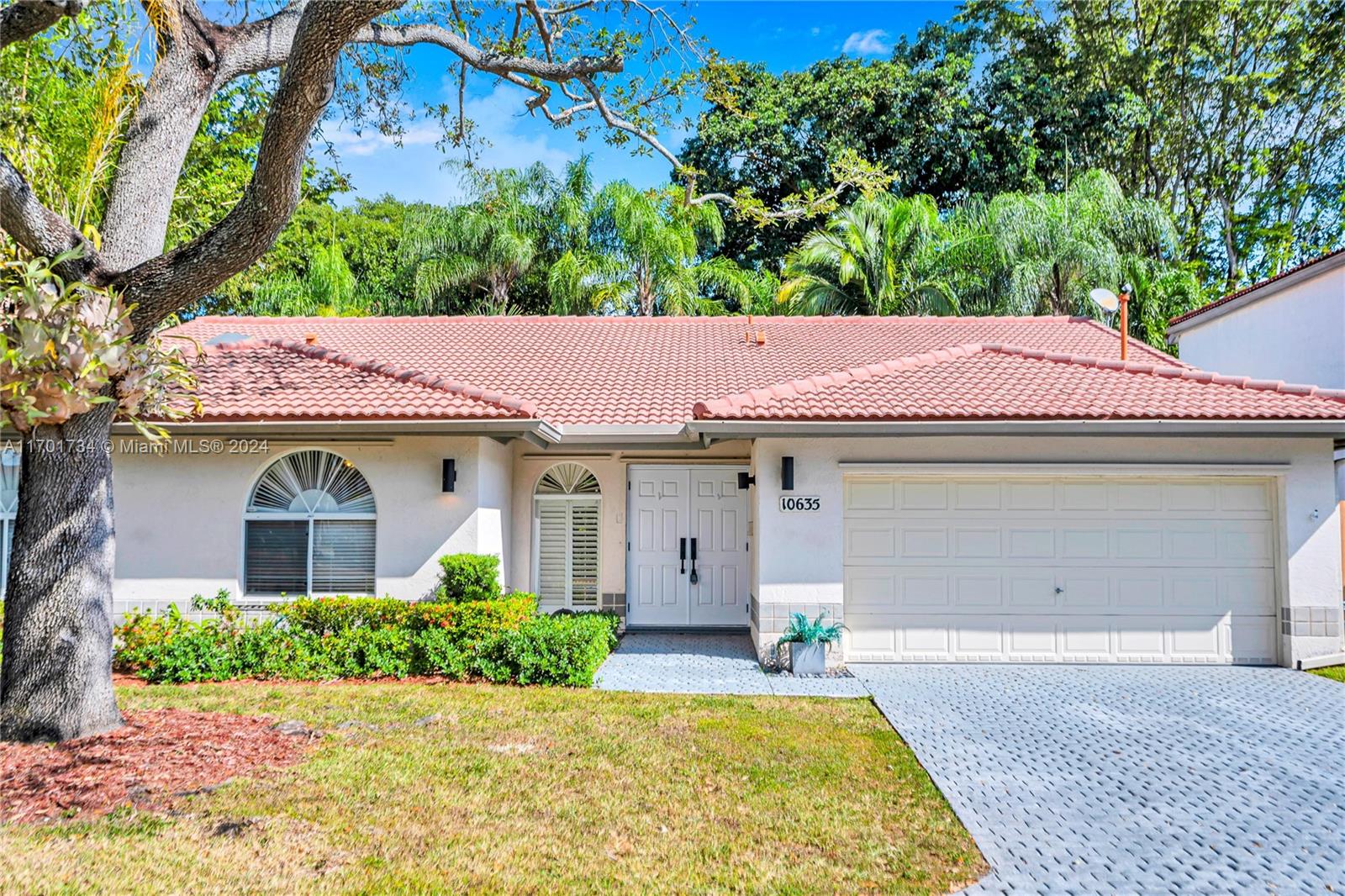 OAKWOOD AT THE HAMMOCKS - Residential Lease