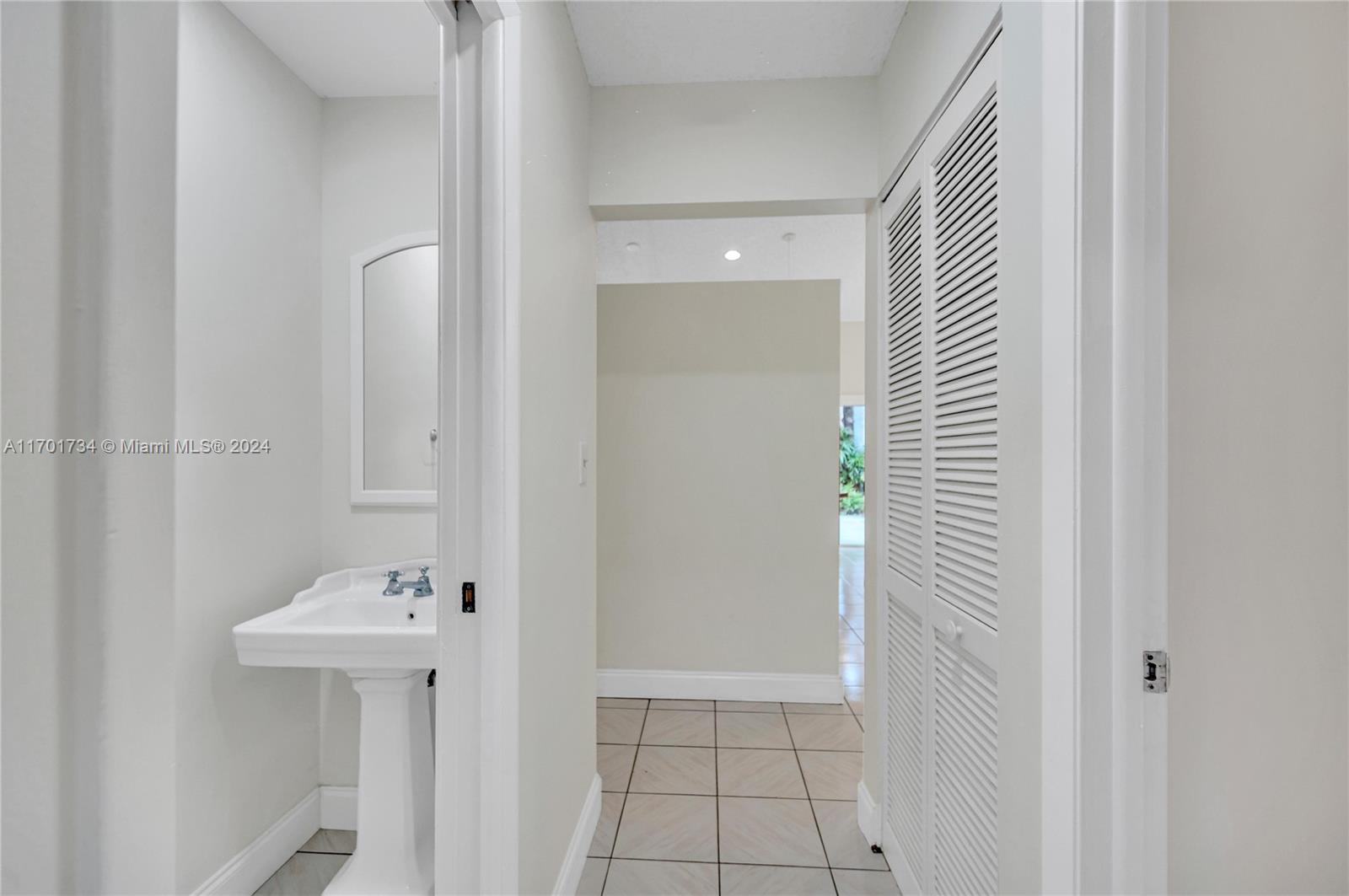 OAKWOOD AT THE HAMMOCKS - Residential Lease