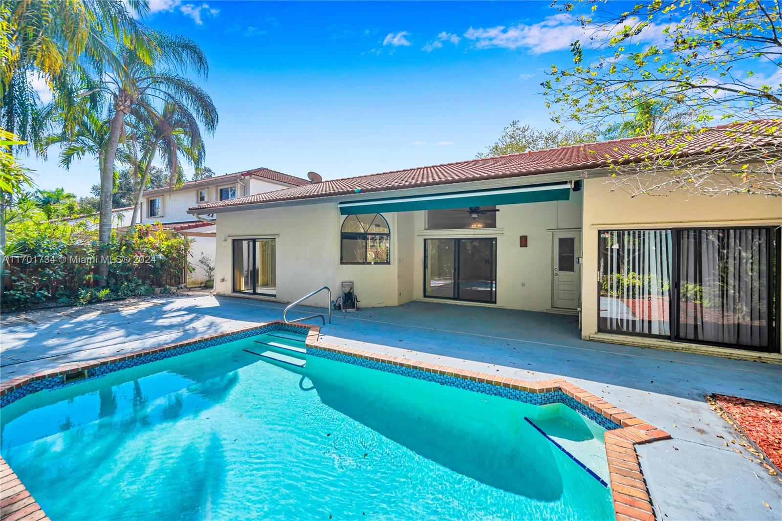 OAKWOOD AT THE HAMMOCKS - Residential Lease