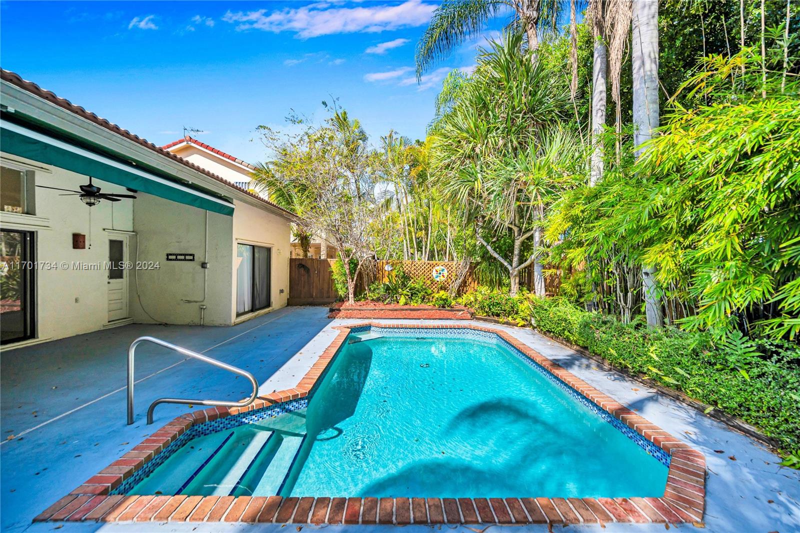 OAKWOOD AT THE HAMMOCKS - Residential Lease