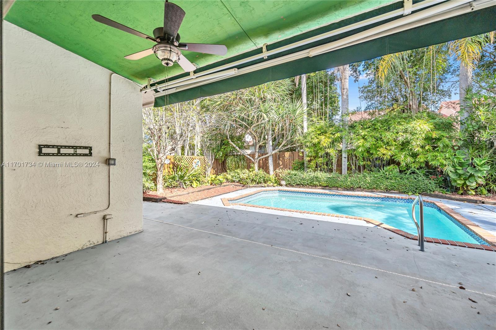 OAKWOOD AT THE HAMMOCKS - Residential Lease