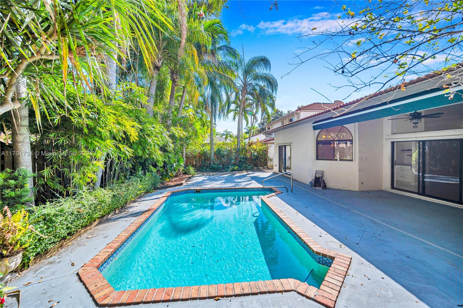 OAKWOOD AT THE HAMMOCKS - Residential Lease