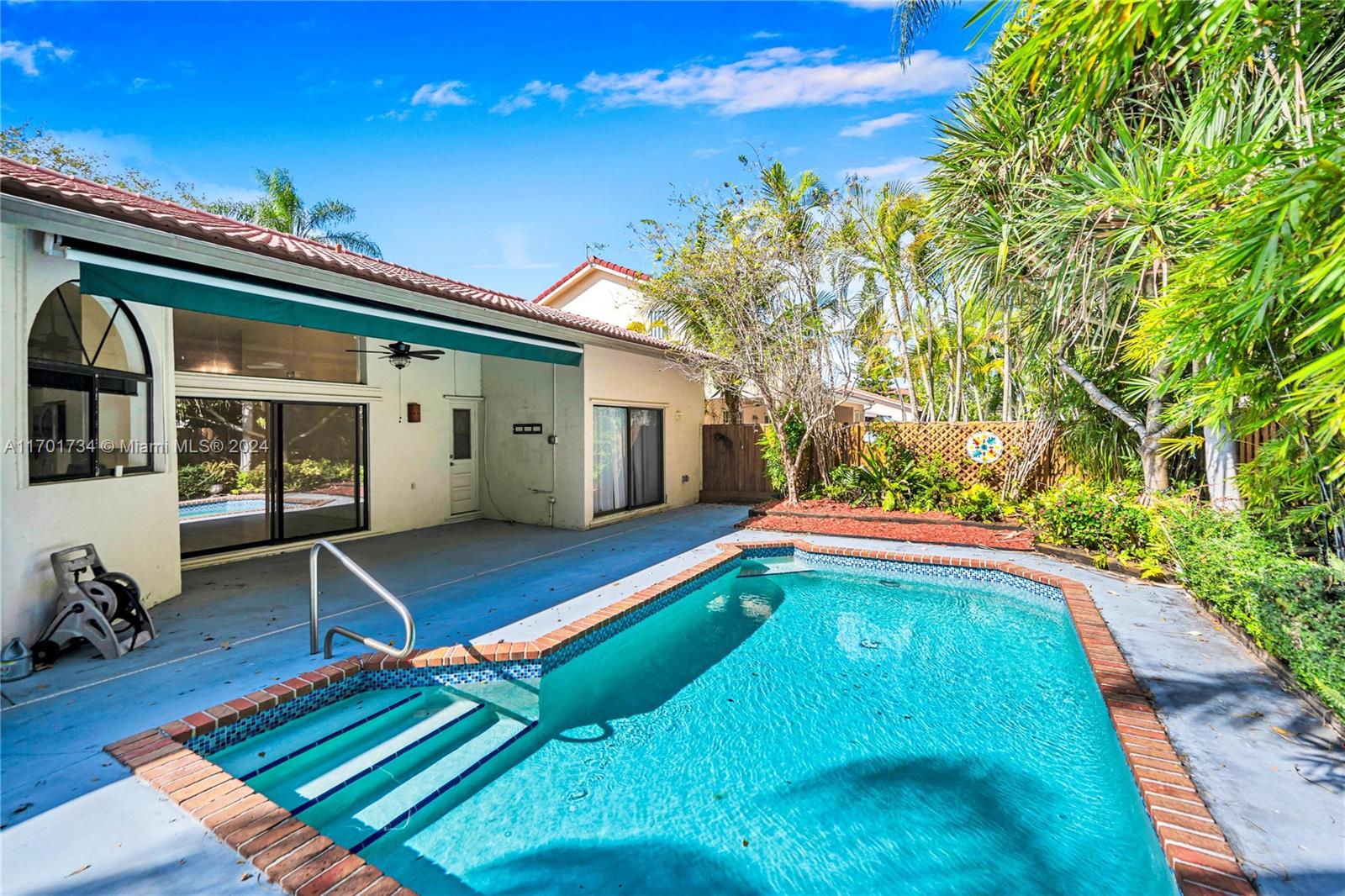 OAKWOOD AT THE HAMMOCKS - Residential Lease