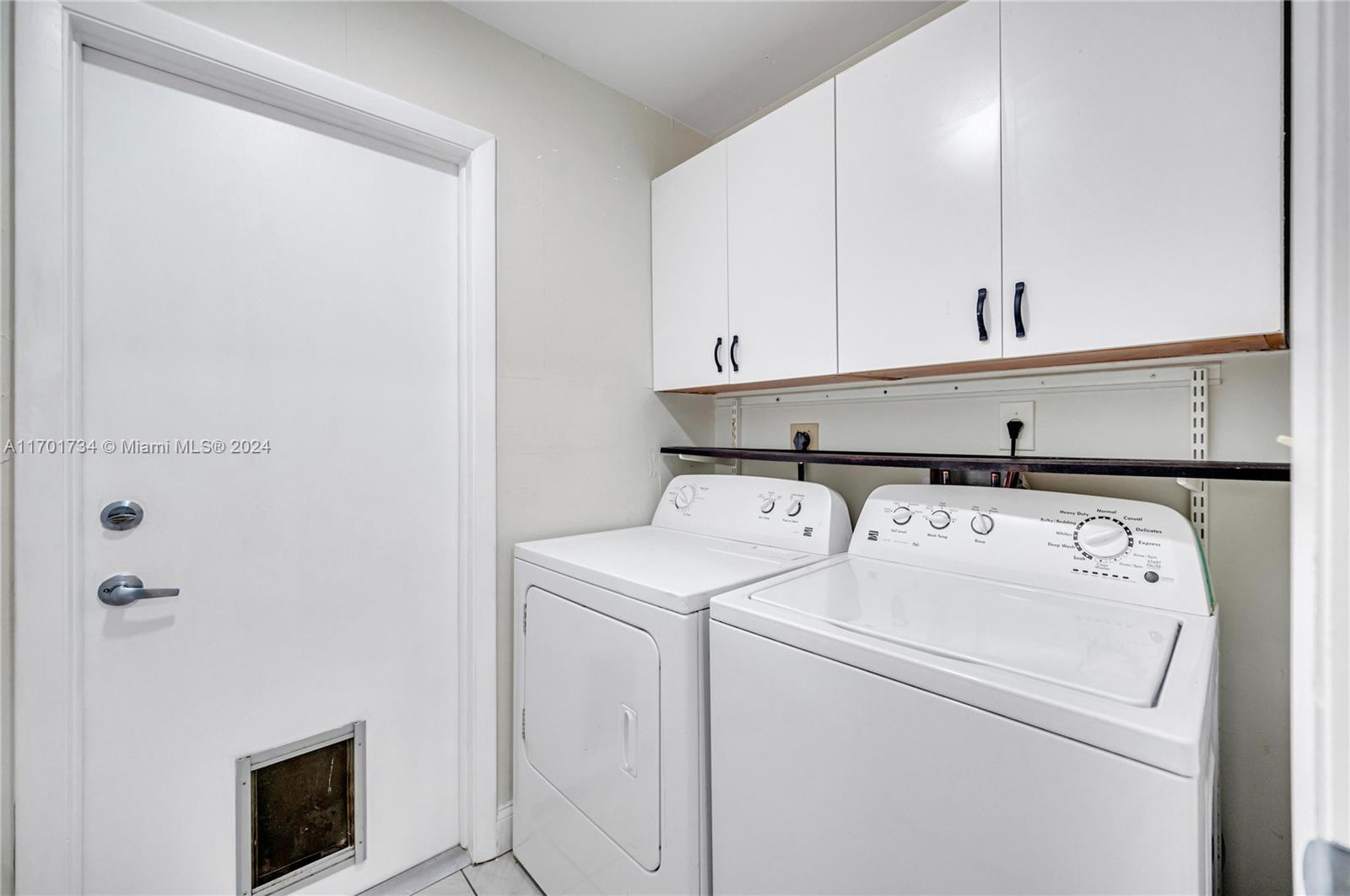 OAKWOOD AT THE HAMMOCKS - Residential Lease