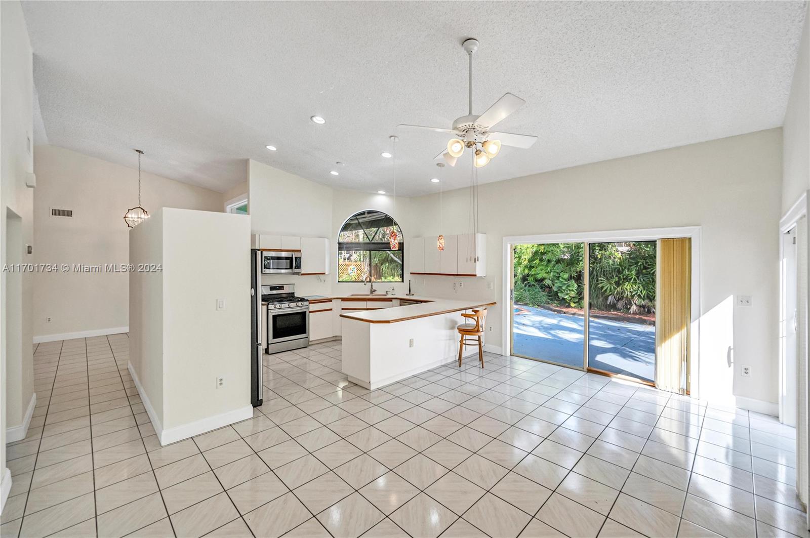 OAKWOOD AT THE HAMMOCKS - Residential Lease