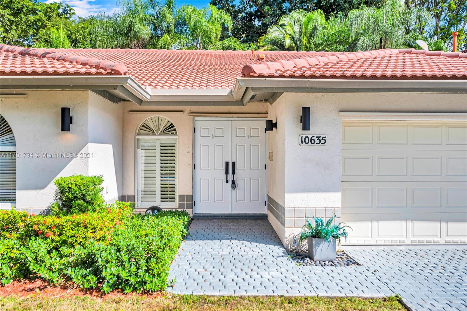 OAKWOOD AT THE HAMMOCKS - Residential Lease