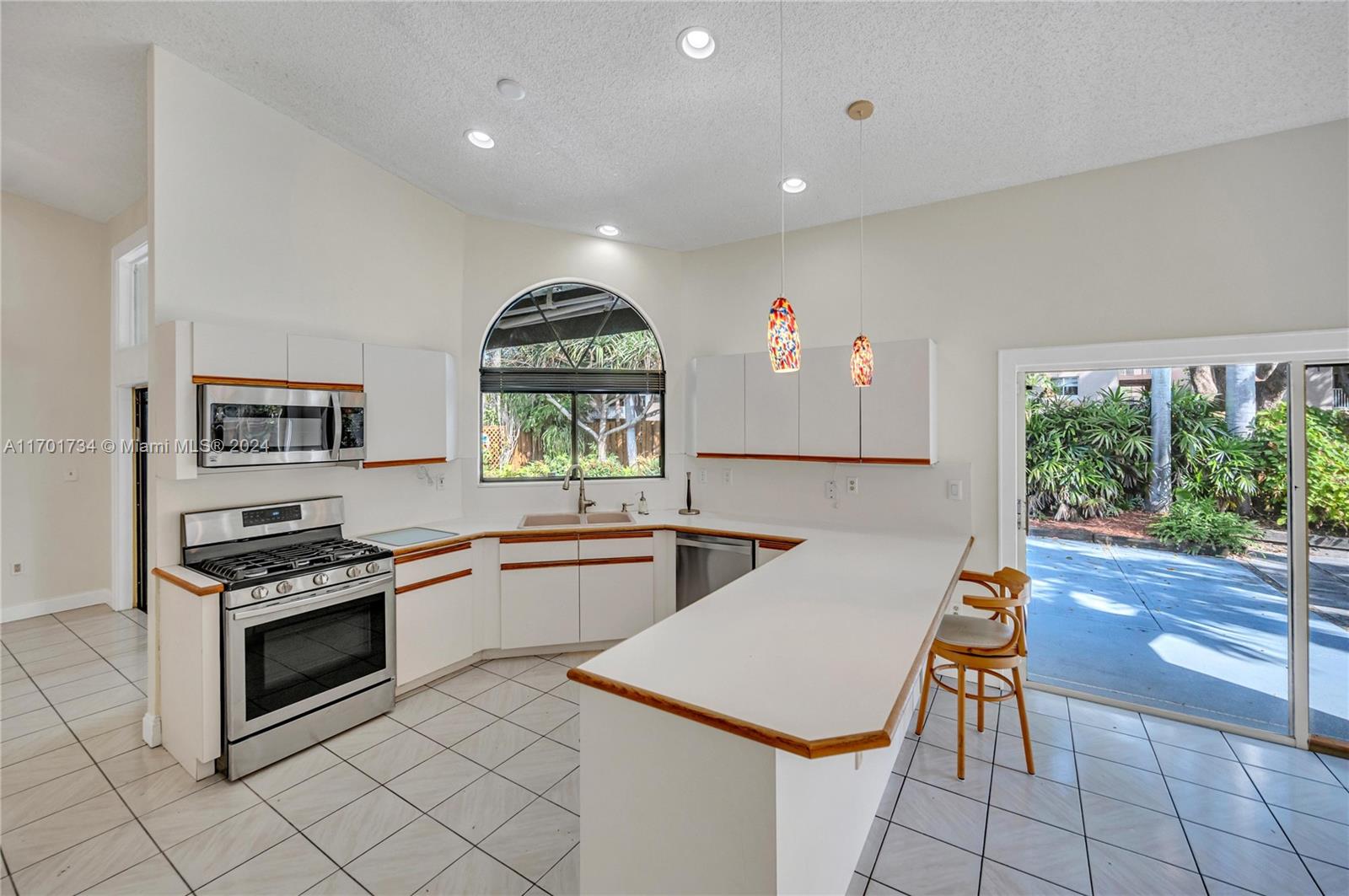 OAKWOOD AT THE HAMMOCKS - Residential Lease