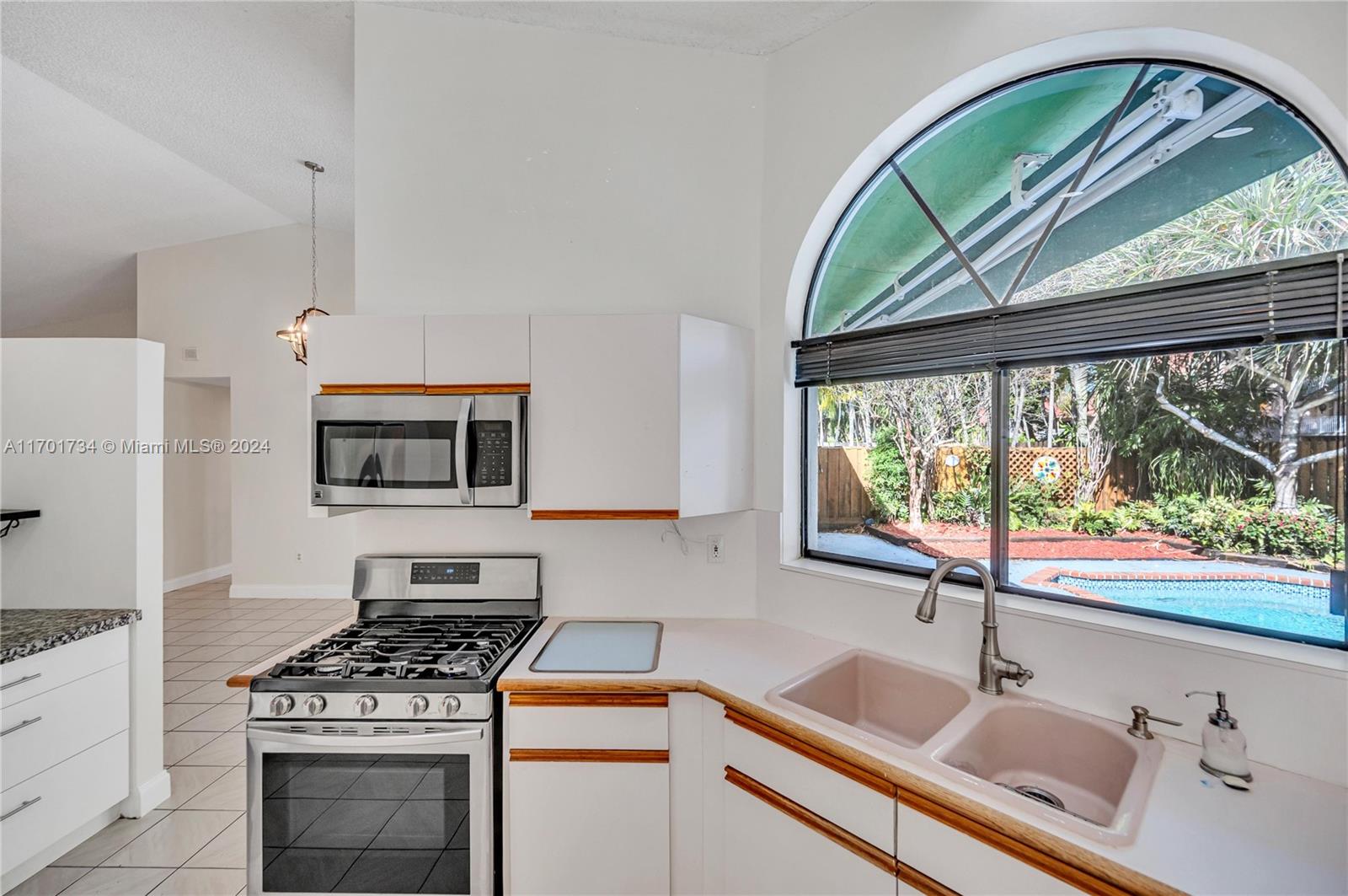 OAKWOOD AT THE HAMMOCKS - Residential Lease