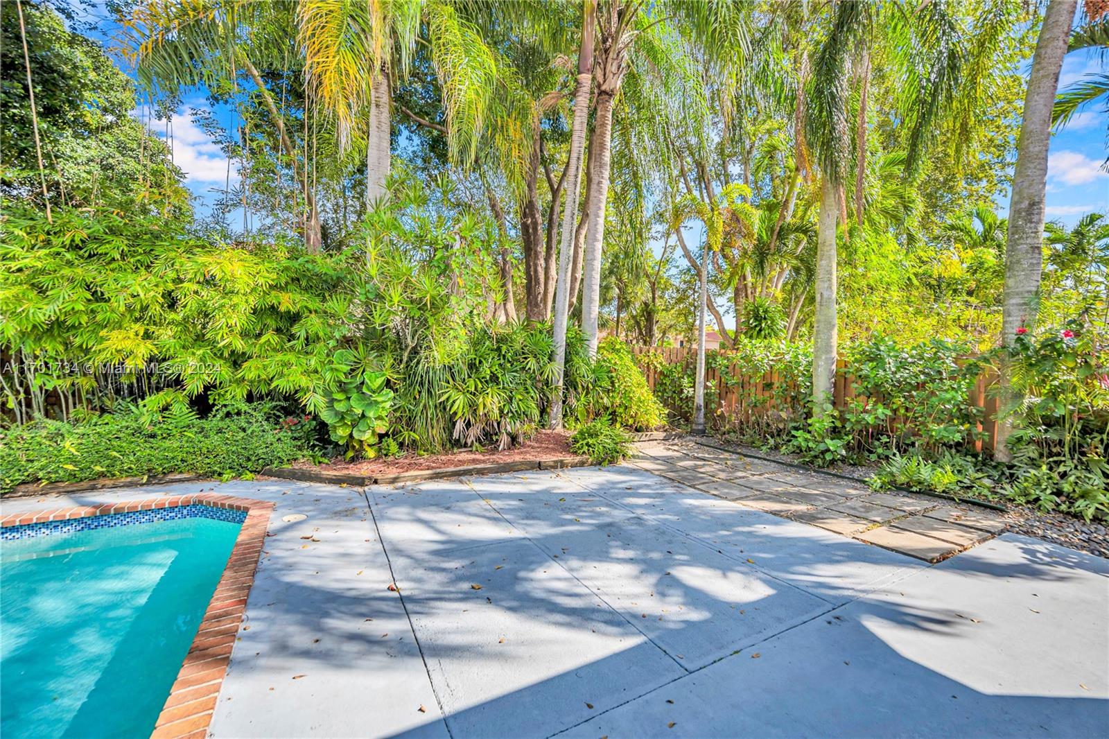 OAKWOOD AT THE HAMMOCKS - Residential Lease
