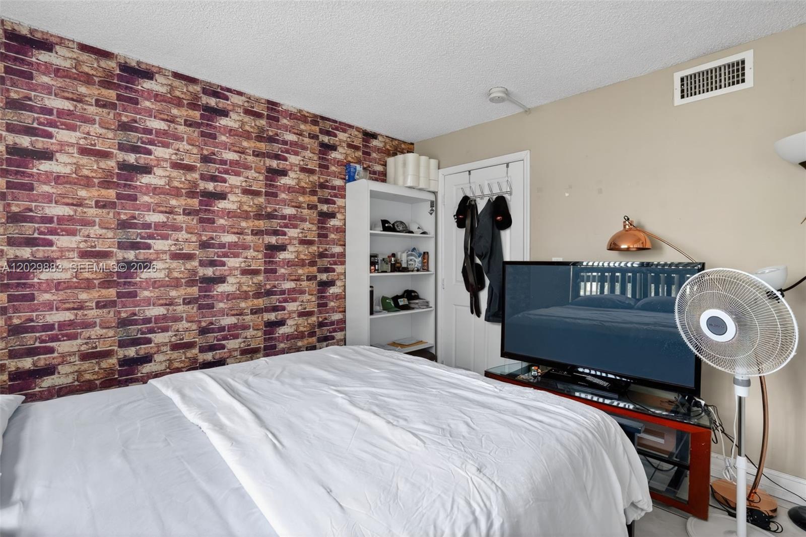 INTERNATIONAL PARK CONDO - Residential