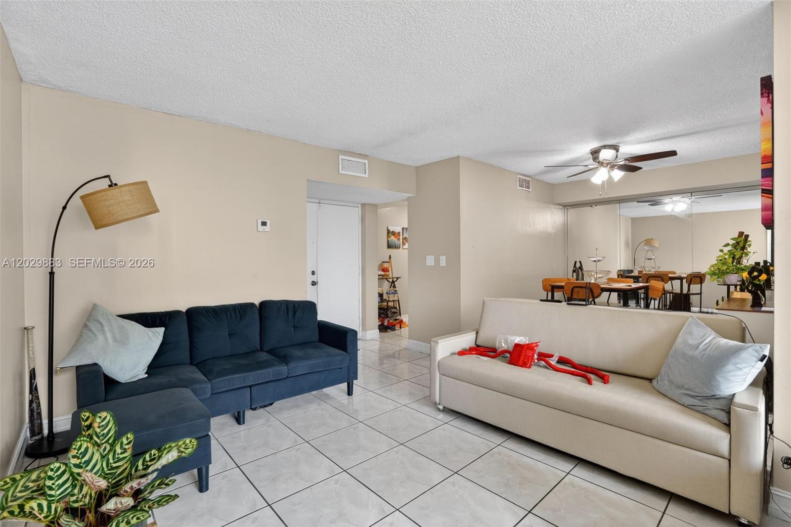 INTERNATIONAL PARK CONDO - Residential